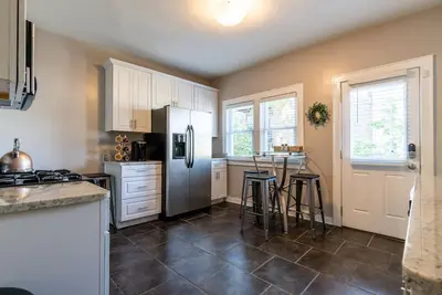 Image de Stunning Vintage/Modern Brady St Home! Very Walkable, Deck, Fire Pit, Great Find
