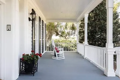 Image de French Colonial Luxury Farm