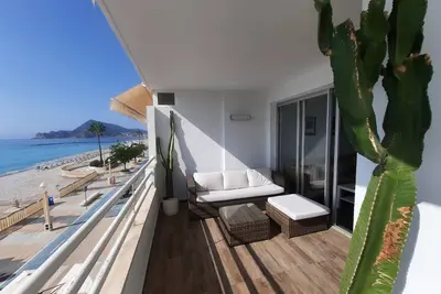 Image de Apartment in front of the beach and with free parking in the same building.