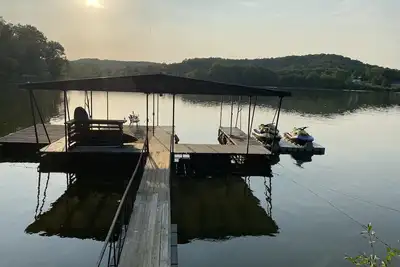 Image de 1000 Ft Quiet Lakefront w\/ Kayaks, Fishing, Hiking Creek, Hunting & Private Dock