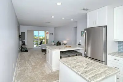 Image de 2 Bed/1 bath Condo Steps to Siesta Key Beach!