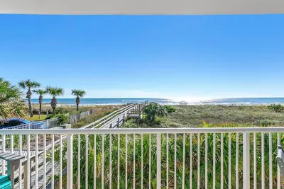 Image de Updated Beachfront 🦀🦀 End Unit 😎😎Beach Service Included⛱️⛱️Destin West⛵️⛵️Lazy River
