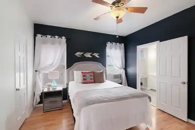 Image de F1-10% Off New Updated, Cozy & Clean  Fast WiFi  2br & 2ba Monthly Rental