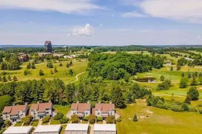 Image de The Hilltop Haven Backs to Gtr's Bear Golf Course