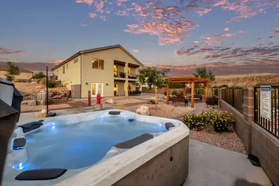 Image de Spacious Home with Hot Tub & Splash Pad Near Zions
