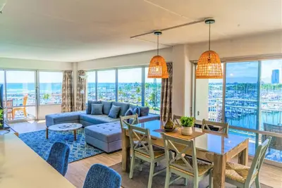 Image de 643 · Beachfront Condo Ilikai Collection # 11. Sleeps 6.