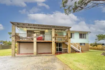 Image de Classic Lancelin split level 70s beach house with ocean views