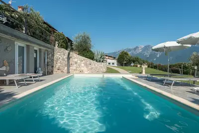 Image de Appartement \"Nonna Fina\" avec vue sur le lac et la montagne, piscine partagée et Wi-Fi