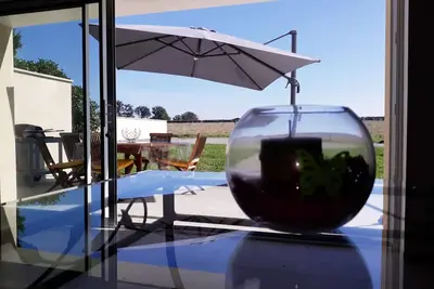 Image de Charmante Maison de Campagne avec Piscine Commune et Terrasse Privative à Chalain-le-Comtal