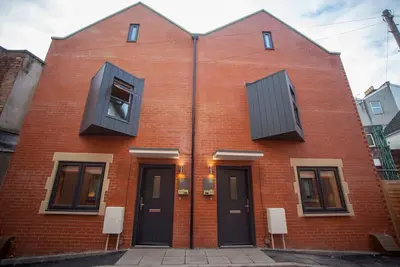 Image de higgihaus 3a 3b 8 Bed Big Groups Hip