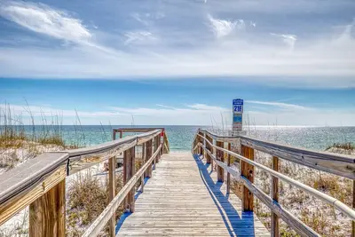 Image de Newly Renovated Pensacola Beach Condo - Starboard Village