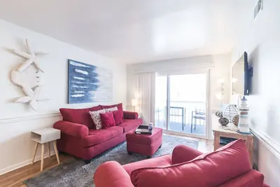 Image de Recently Renovated Ocean view condo, small complex + Free Attraction Tickets!