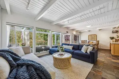 Image de Lovely Creekside Wine Country Home in Glen Ellen!