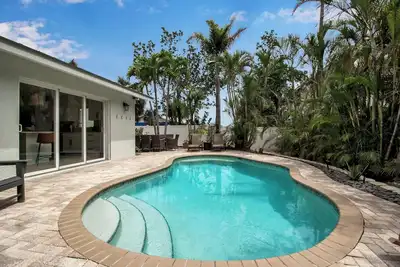 Image de Private pool and close to beach! Near shopping and dining!