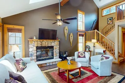 Image de Dog-friendly townhouse with high-speed WiFi, washer/dryer, & mountain views
