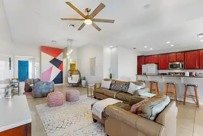 Image de 4bed 4 bth Villa, Pool/Sauna, 5mi to Disney Parks, Fireworks Nightly View