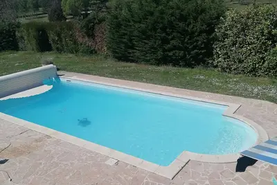 Image de Grande maison avec piscine Large house with swimming pool