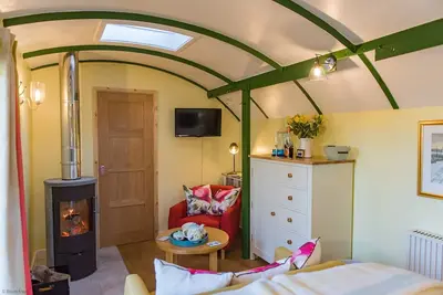 Plumcot Halt by Bloom Stays - sleeps 2 in 1 bedroom