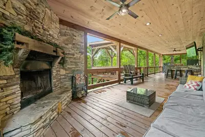 Image de Home & Carriage House, River Access, 5 min from Downtown