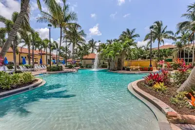 Image de fabulous waterfront resort, 3 pools, lazy river, walk to 5th Ave!