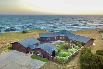 Image de Oceanfront home with amazing views and privacy