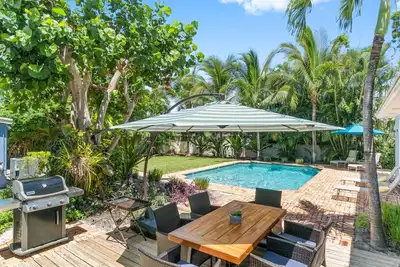 Image de Spanish Style- 4b\/3. 5b Heated Saltwater Pool\/grill, Min to beach & Atlantic Ave