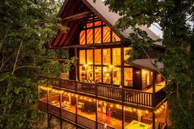 Image de Your Serene Mountain Sanctuary: Hot Tub with Views