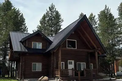 Image de Cozy Cabin Getaway {Dbl Master Suites! } 40 minutes to West Yellowstone