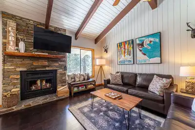 Image de Luxury 1+Loft Pet Friendly Mtn Retreat with Views!