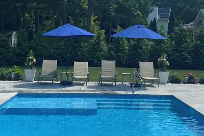 Image de Bright & Spacious Hamptons Home with Amazing Pool! No Vrbo Fees!