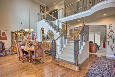 Image de 4 Mi to Grapevine Lake: Texas Home w/ Media Room