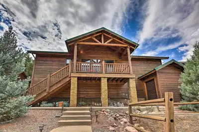 Image de 3 Mi to Fool Hollow Lake: Cozy Cabin w/ Deck