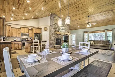 Image de Modern Show Low Home w/ Bbq & Fire Pit!