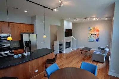 Image de Modern 2 bedroom Townhouse, steps from the Old Market