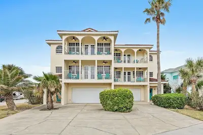 Image de Ocean Views from this Luxury Townhome!