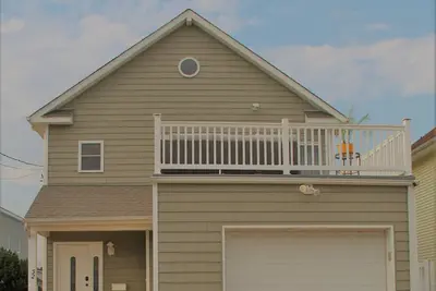 Image de Newly Furnished Open Air Home, Steps to the Beach