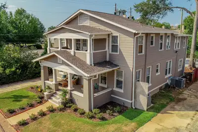 Image de Oak - Walk to the Stadium! Backyard with firepit & grill