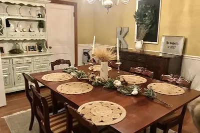 Image de 8 Bedroom 13 Bed large Country Home, Huge Country Kitchen, Bright Starry Nights