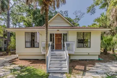 Image de Relax at Sandpiper Cottage: Fripp Island Gem with Bikes, Smart TVs, Deck, and Pet-Friendly Comfort!