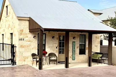 Image de Gorgeous 2 bedroom Casita on the Guadalupe River walking distance from Gruene.