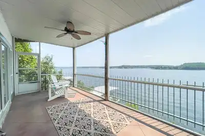 Image de Ht901 - Impressive lakefront condo!