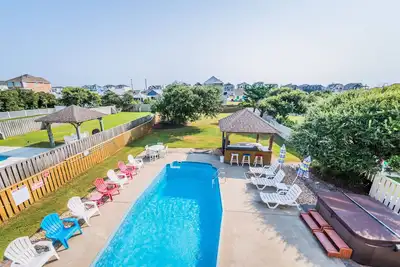 Image de K1126 High Cotton. Oceanside Paradise! Pool, Hot Tub, Elevator, Tiki Bar!