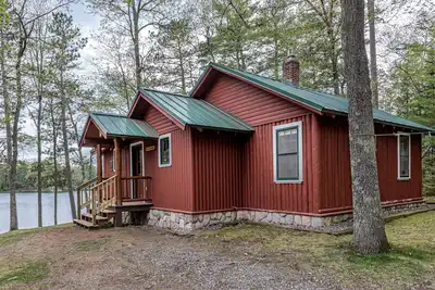 Image de Cozy lake front cabin on Little Saint Germain Lake!