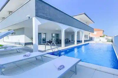 Image de Villa Ancora - maison de vacances près de la mer avec piscine pouvant accueillir jusqu'à dix personnes