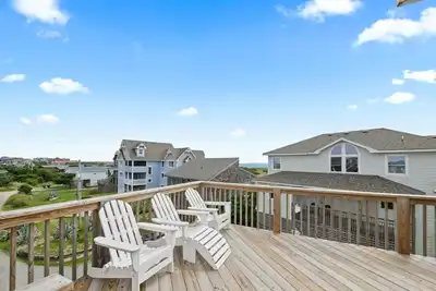 Image de Summer Savings - Semi-Oceanfront Dog Friendly Home with Hot Tub and Ocean Views