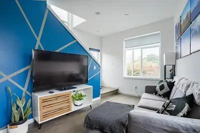 Image de Contemporary 3 Br & 3. 5 Ba Home in West Seattle