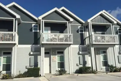 Image de 4br/3Ba Oceanview from balcony! Sleeps 12 w/ hot tub!