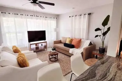 Image de Cozy 2 Br Home, walking distance to Crystal Beach/Park - Quaint Family Getaway!