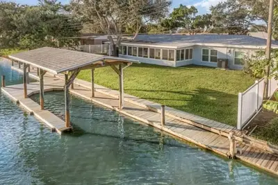 Image de Waterfront w/ Free Pets, Private Dock, Paddleboards, Pool Table, and 5 Smart TVs