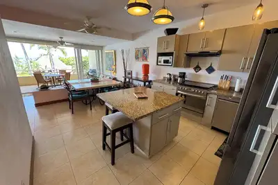 Image de Condo just steps to the beach in town! Summer deals:Stay 3 Nights, 4th Night Free
